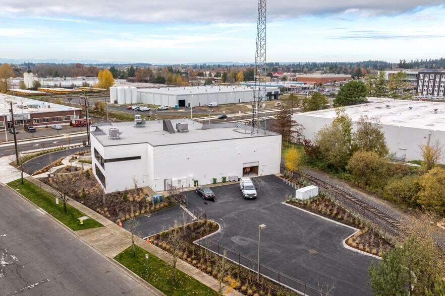 More Photos Of 10255 SW Arctic Dr, Beaverton Office For Lease
