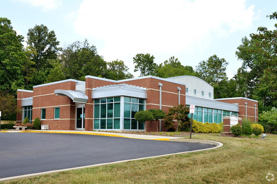 Primary Photo Of 90 Commercial Way, Springboro Medical For Sale