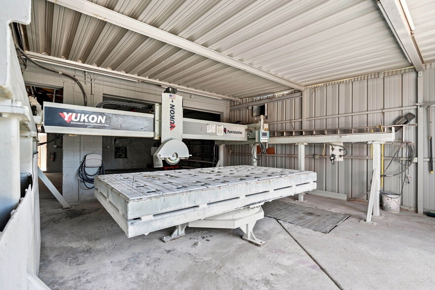 More Photos Of 3835 E Technical Dr, Tucson Warehouse For Lease