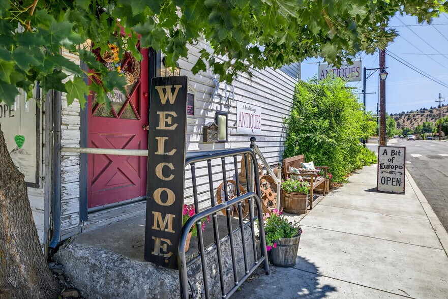 More Photos Of 234 S Canyon Blvd, John Day Freestanding For Sale