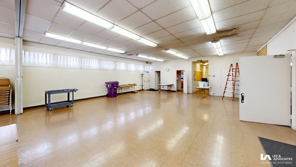 More Photos Of 3525 Elm Ave, Long Beach Showroom For Sale