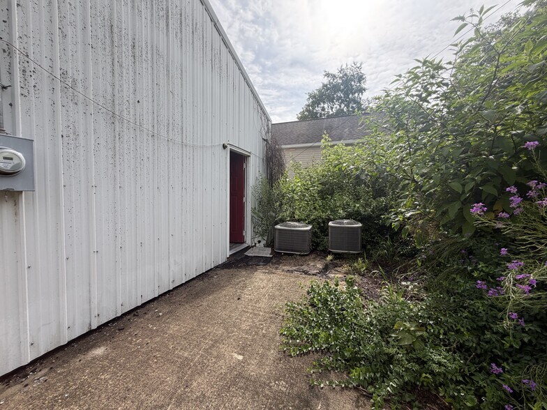 More Photos Of 322 Historic 66 E, Waynesville Office For Sale