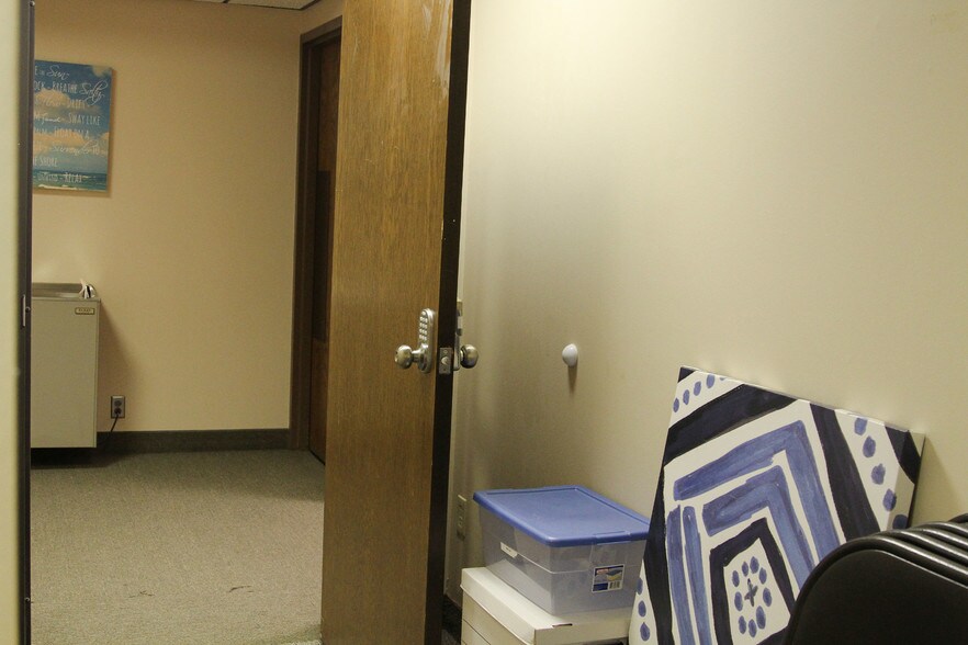 More Photos Of 1652 Greenview Dr SW, Rochester Office For Lease