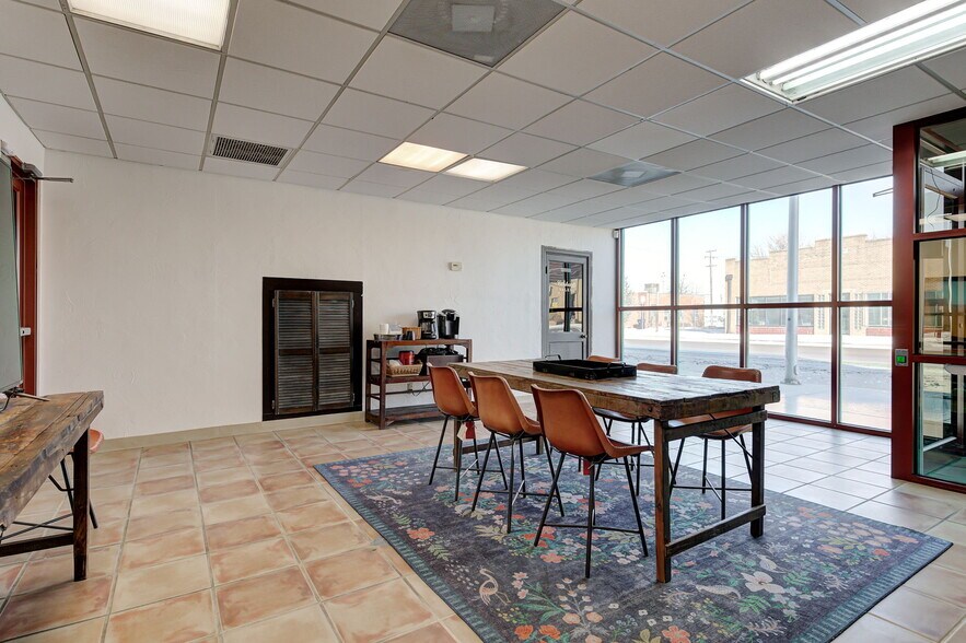 More Photos Of 1008 W Main St, Oklahoma City Office For Lease