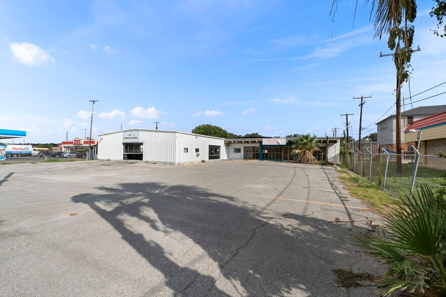 More Photos Of 5421 Grissom Rd, San Antonio Storefront For Lease