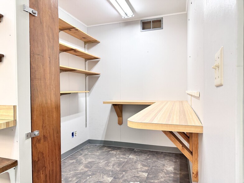 More Photos Of 152 E 8th St, Trenton Office For Sale