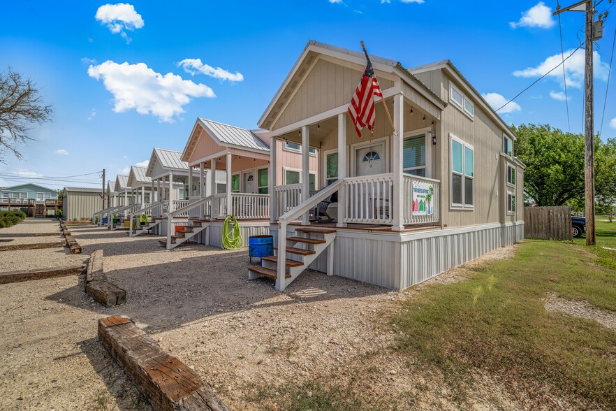 More Photos Of 702 8th St, Port Lavaca Manufactured Housing Mobile Home Park For Sale