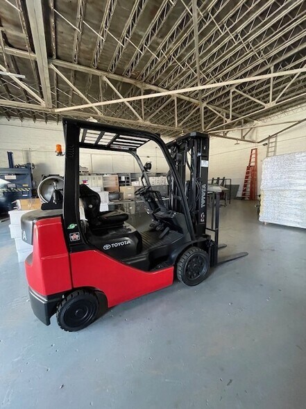 More Photos Of 610 Houston St, Levelland Warehouse For Sale