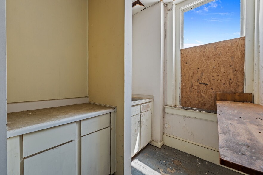 More Photos Of 220-222 S Scales St, Reidsville Storefront Retail Office For Sale