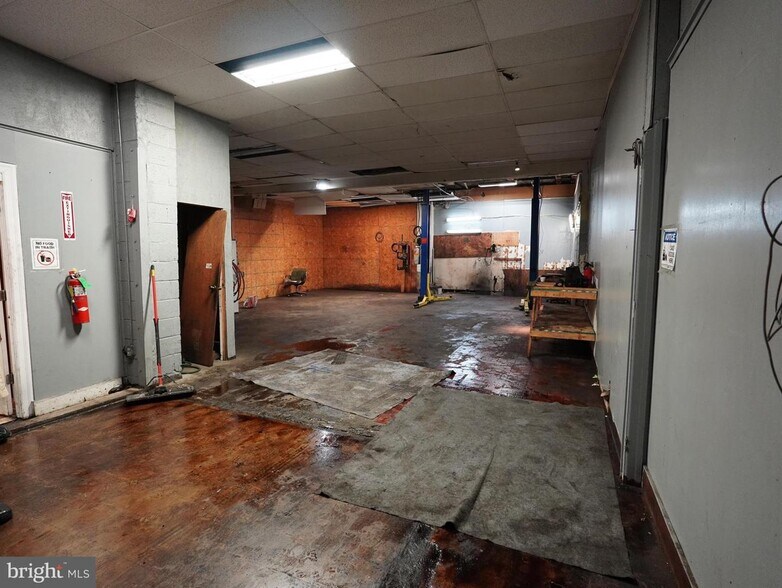 More Photos Of 1914 E Westmoreland St, Philadelphia Warehouse For Lease