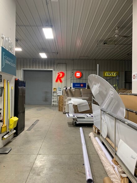 More Photos Of 8635 Hollander Dr, Franksville Manufacturing For Lease