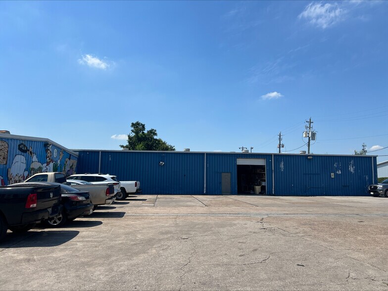 Primary Photo Of 2520 Airline Dr, Houston Freestanding For Lease