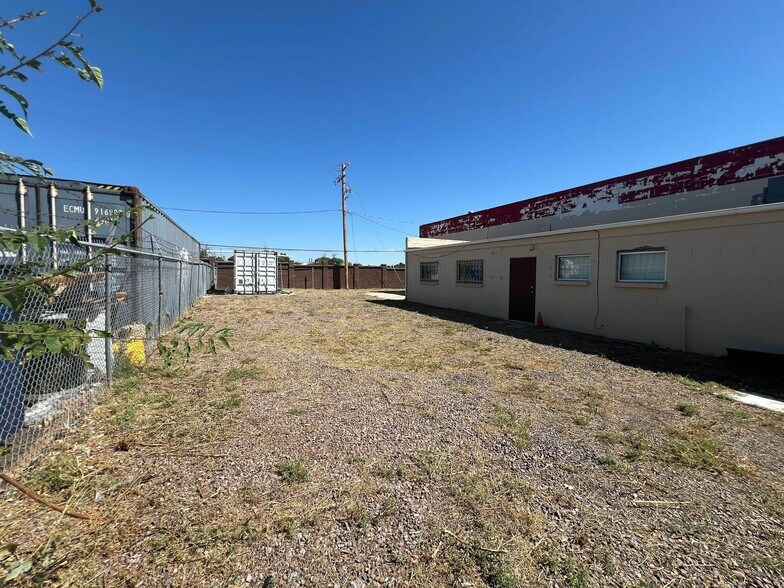More Photos Of 11983 14th Ave, Aurora Industrial For Lease