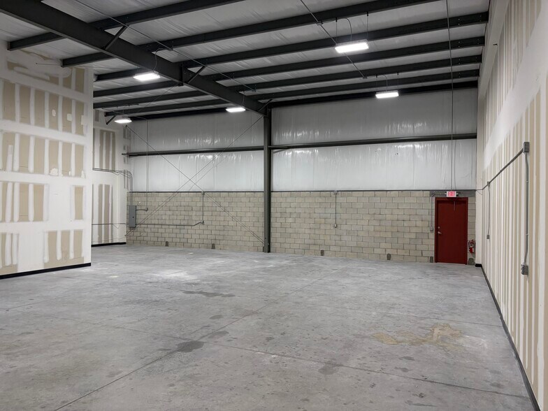 More Photos Of 715 Golden Spike Ln, Sanford Warehouse For Lease