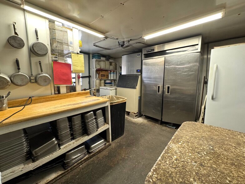 More Photos Of 11489 E Clarksville Rd, Marshall Restaurant For Sale