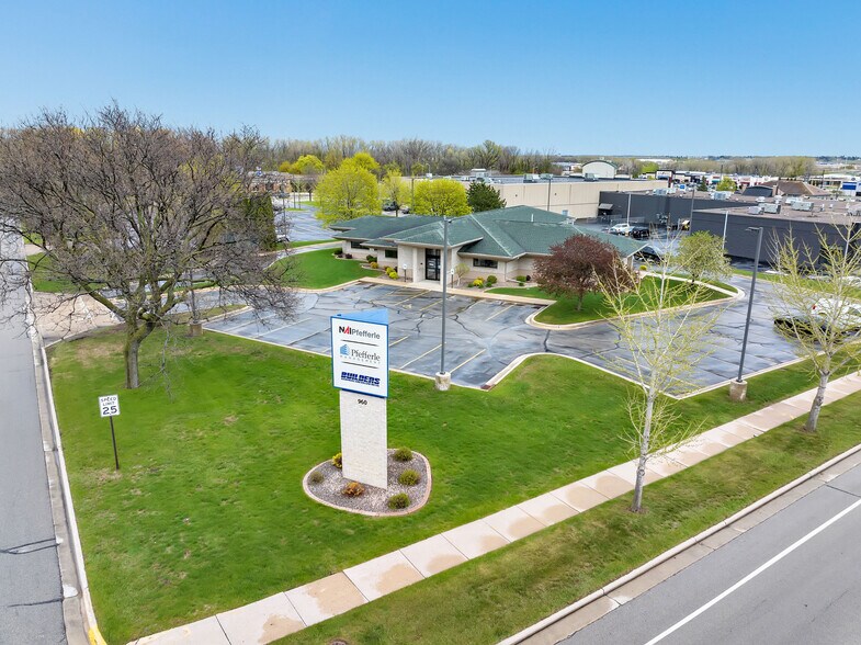 More Photos Of 960 Hansen Rd, Green Bay Office For Lease
