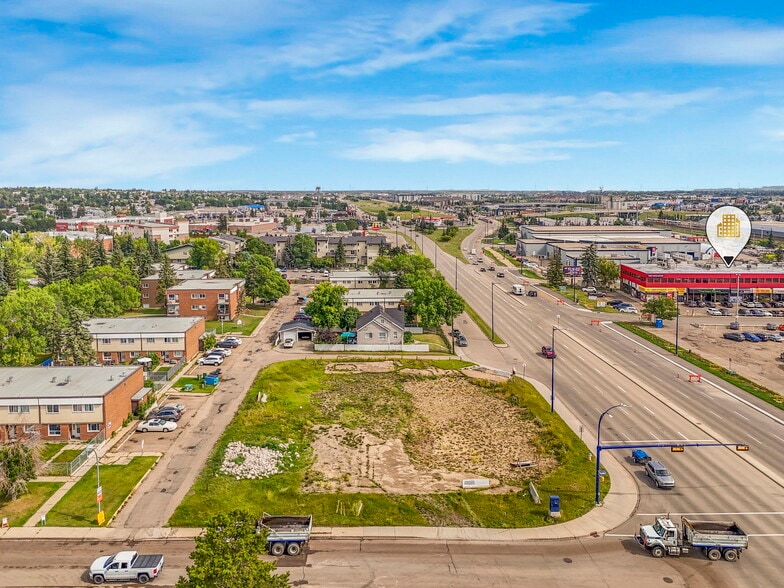 More Photos Of 13408 Fort Rd NW, Edmonton Storefront For Lease