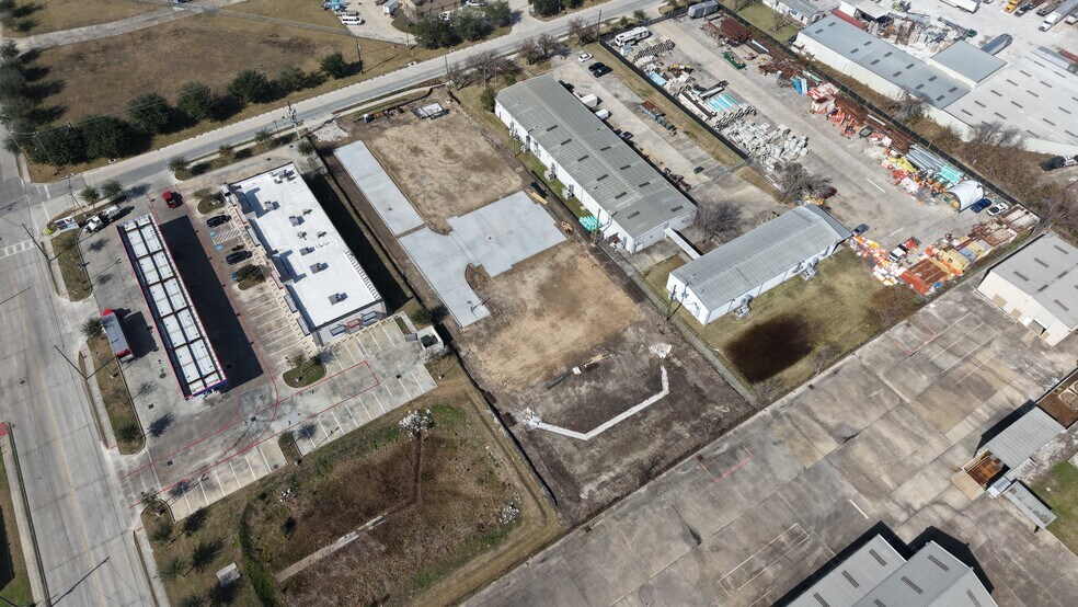 More Photos Of 2077 Magnolia Dr, Pasadena Industrial For Sale