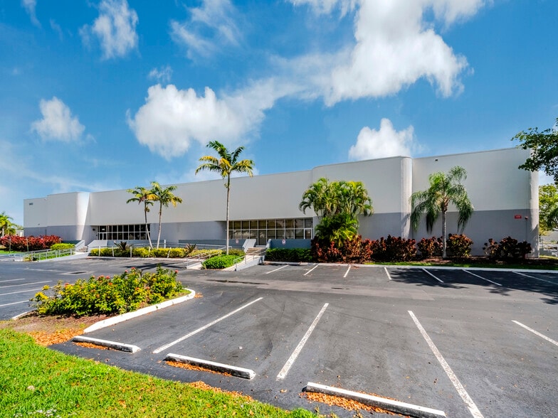 More Photos Of 5400 NW 35th Ave, Fort Lauderdale Warehouse For Lease
