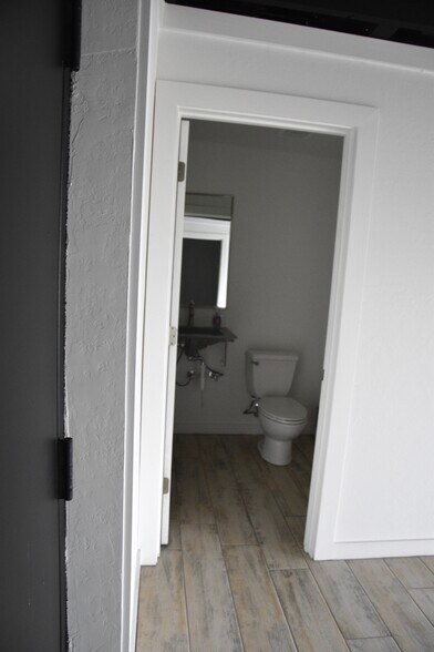 More Photos Of 1811 E Broadway St, Altus Service For Lease
