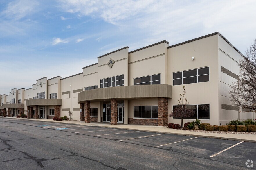 More Photos Of 9867 S Sandy Pky, Sandy Unknown For Lease