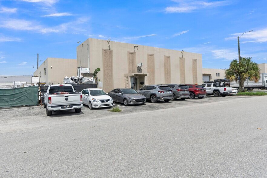 More Photos Of 821-841 NW 57th Pl, Fort Lauderdale Manufacturing For Lease