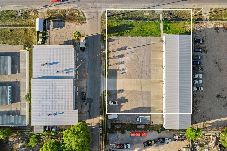 More Photos Of 201 Lovejoy Rd NW, Fort Walton Beach Warehouse For Lease