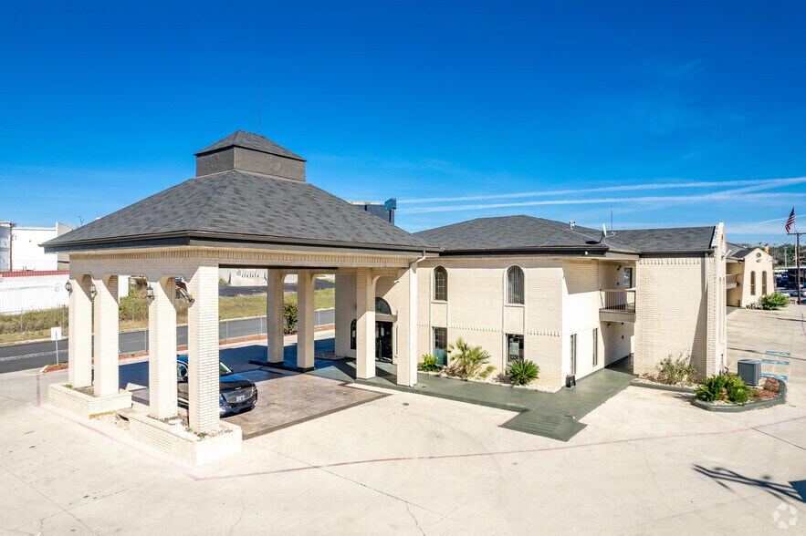 Primary Photo Of 4 Piano Pl, San Antonio Hotel For Sale