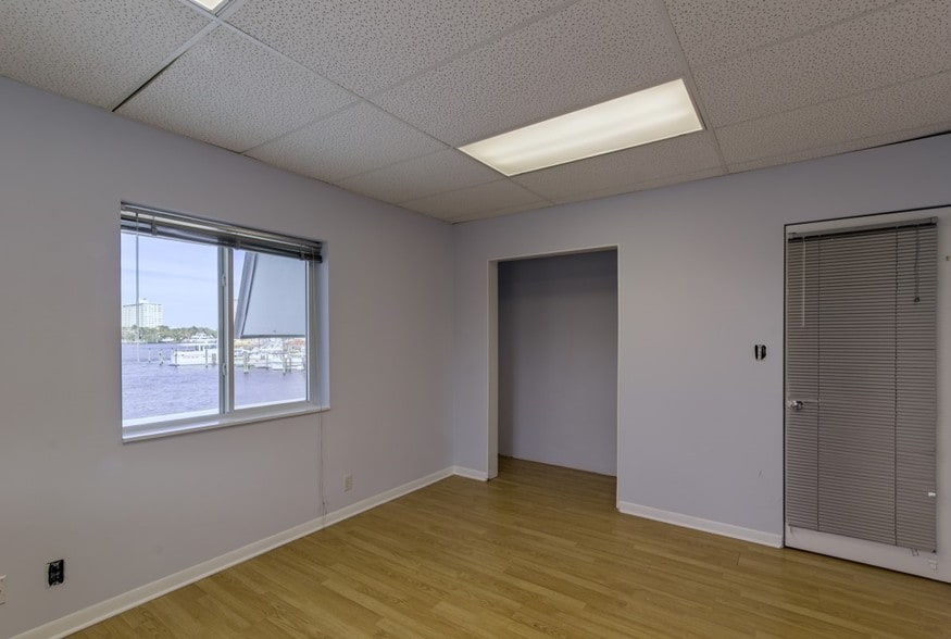 More Photos Of 429 Seabreeze Blvd, Fort Lauderdale General Retail For Sale