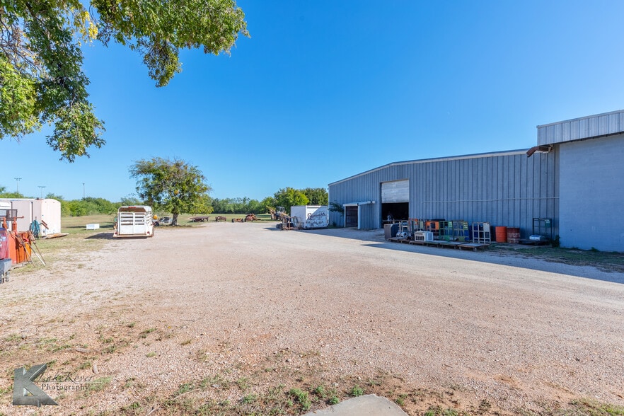 More Photos Of 1901 Cottonwood St, Abilene Industrial For Sale