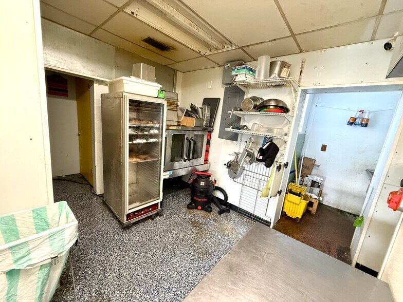 More Photos Of 1314 S Adams St, Tallahassee Convenience Store For Lease
