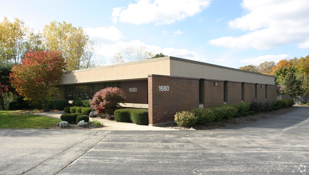 More Photos Of 1680 N Delany Rd, Gurnee Office For Sale