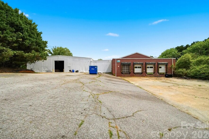 More Photos Of 47 Duke St, Granite Falls Bar For Sale