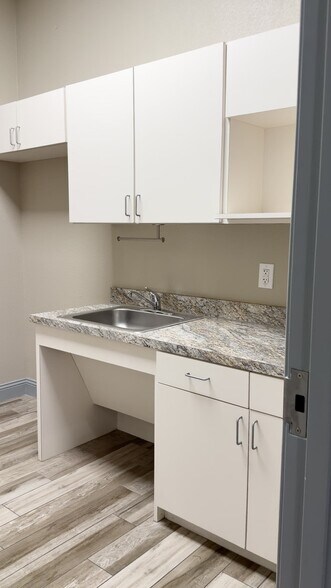 Primary Photo Of 118 Lynn Ave, Lewisville Office For Sale