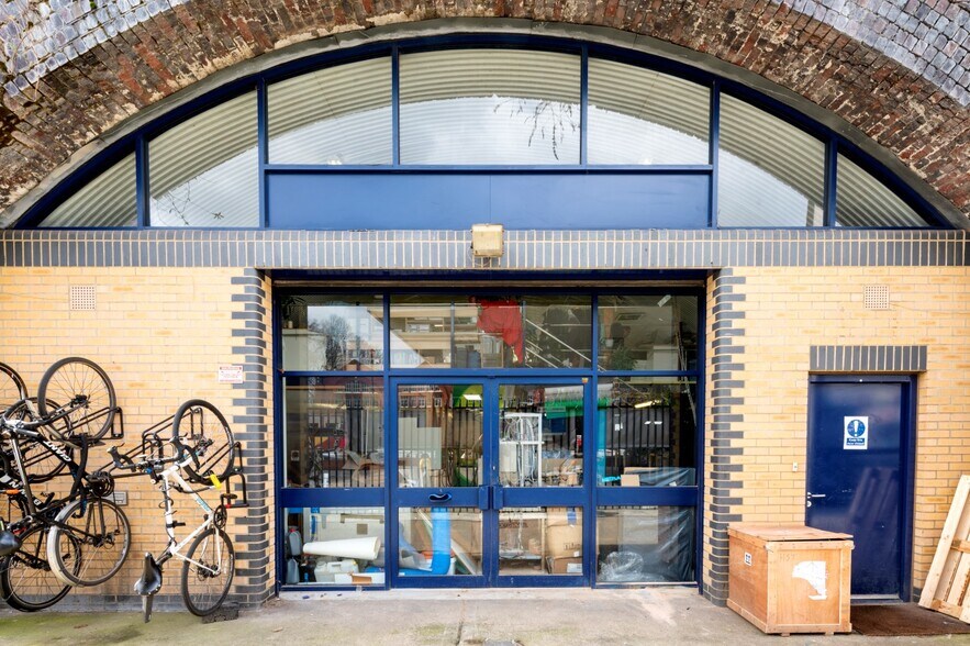 More Photos Of 256-257 Paradise Row, London Light Distribution For Lease