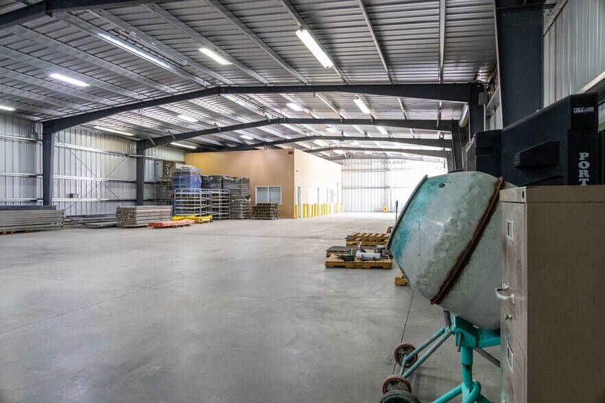More Photos Of 798 E Heil Ave, El Centro Warehouse For Sale