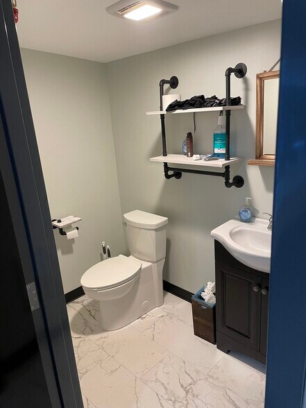 More Photos Of 586 Pleasant St, Watertown Flex For Sale