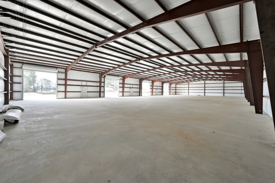 More Photos Of 535 S Persimmon St, Tomball Warehouse For Lease