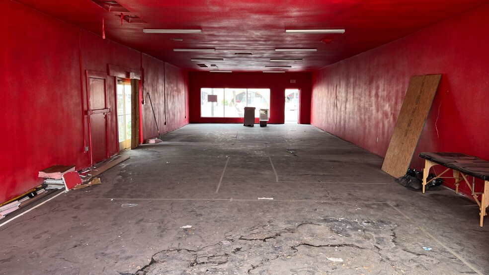 More Photos Of 5539 W Glendale Ave, Glendale Storefront Retail Office For Lease