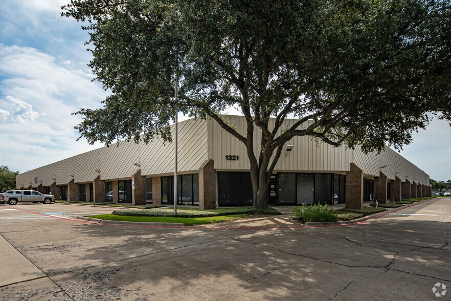 More Photos Of 1313 Valwood Pky, Carrollton Unknown For Lease