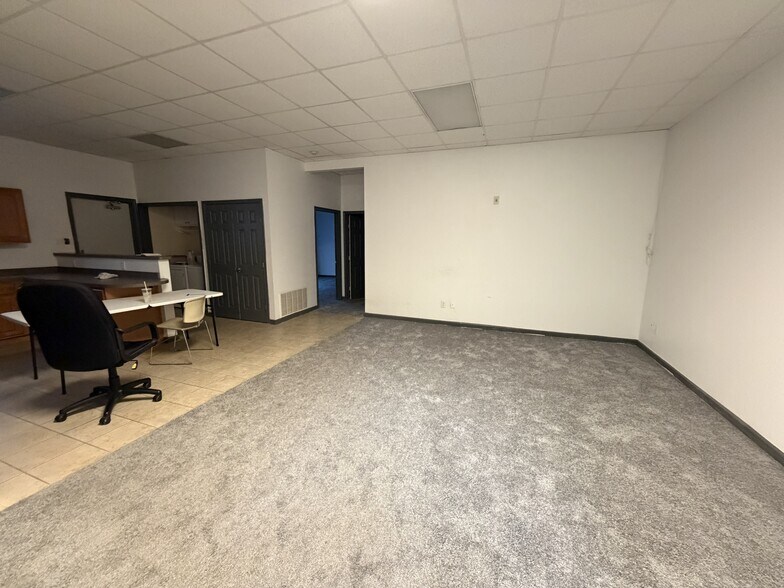More Photos Of 7321 Wichita St, Forest Hill Self Storage For Lease