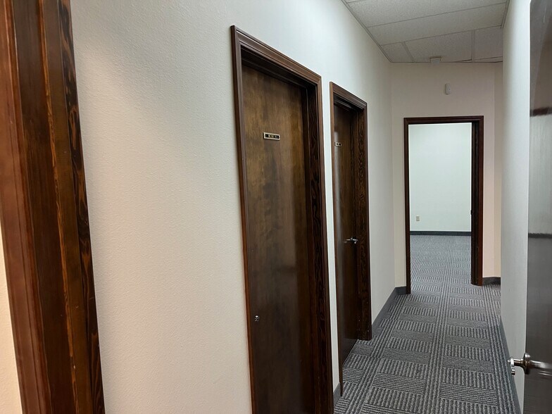 More Photos Of 100 N Morain St, Kennewick General Retail For Lease