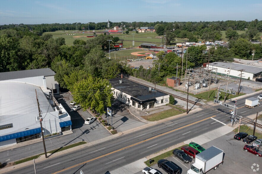 More Photos Of 535 Northern Ave, Hagerstown Showroom For Lease