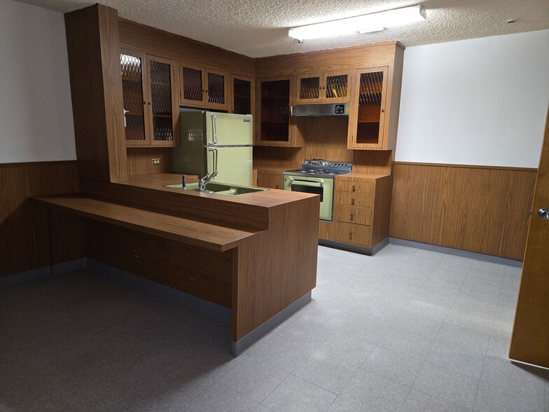 More Photos Of 16750 Schoenborn St, North Hills Flex For Sale