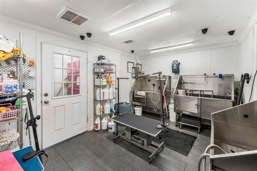 More Photos Of 18-20 E Plant St, Winter Garden General Retail For Sale