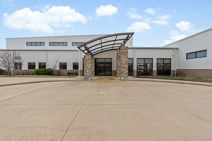 More Photos Of 7022 W Middle Rd, Peoria Airplane Hangar For Sale