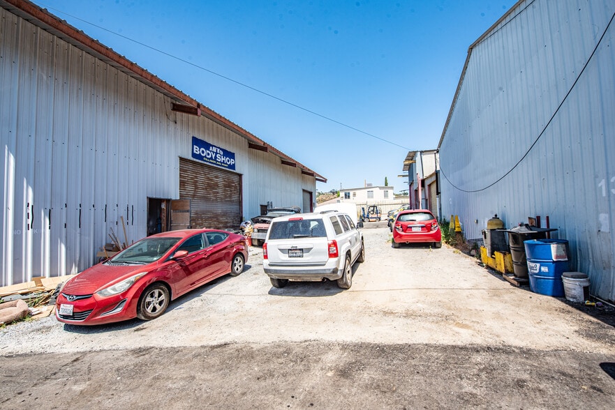 More Photos Of 1121-1135 Sweetwater Ln, Spring Valley Manufacturing For Lease