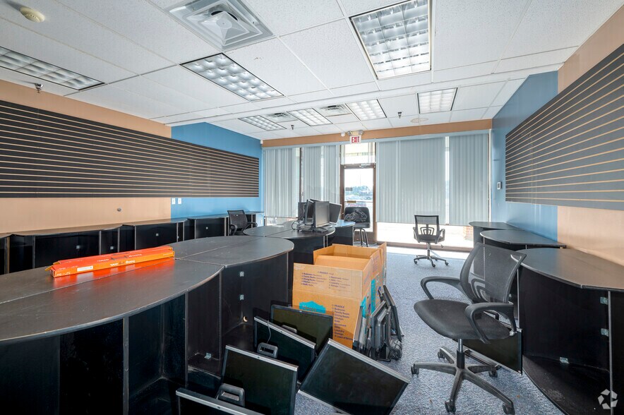 More Photos Of 200 Market Dr, Emporia Unknown For Lease