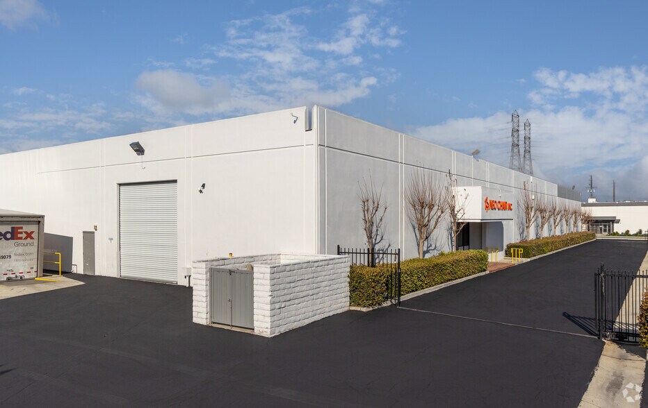 More Photos Of 16105 Gundry Ave, Paramount Manufacturing For Sale