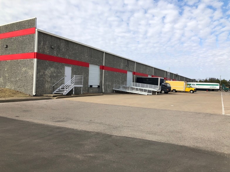 More Photos Of 174 Collins St, Memphis Light Distribution For Lease